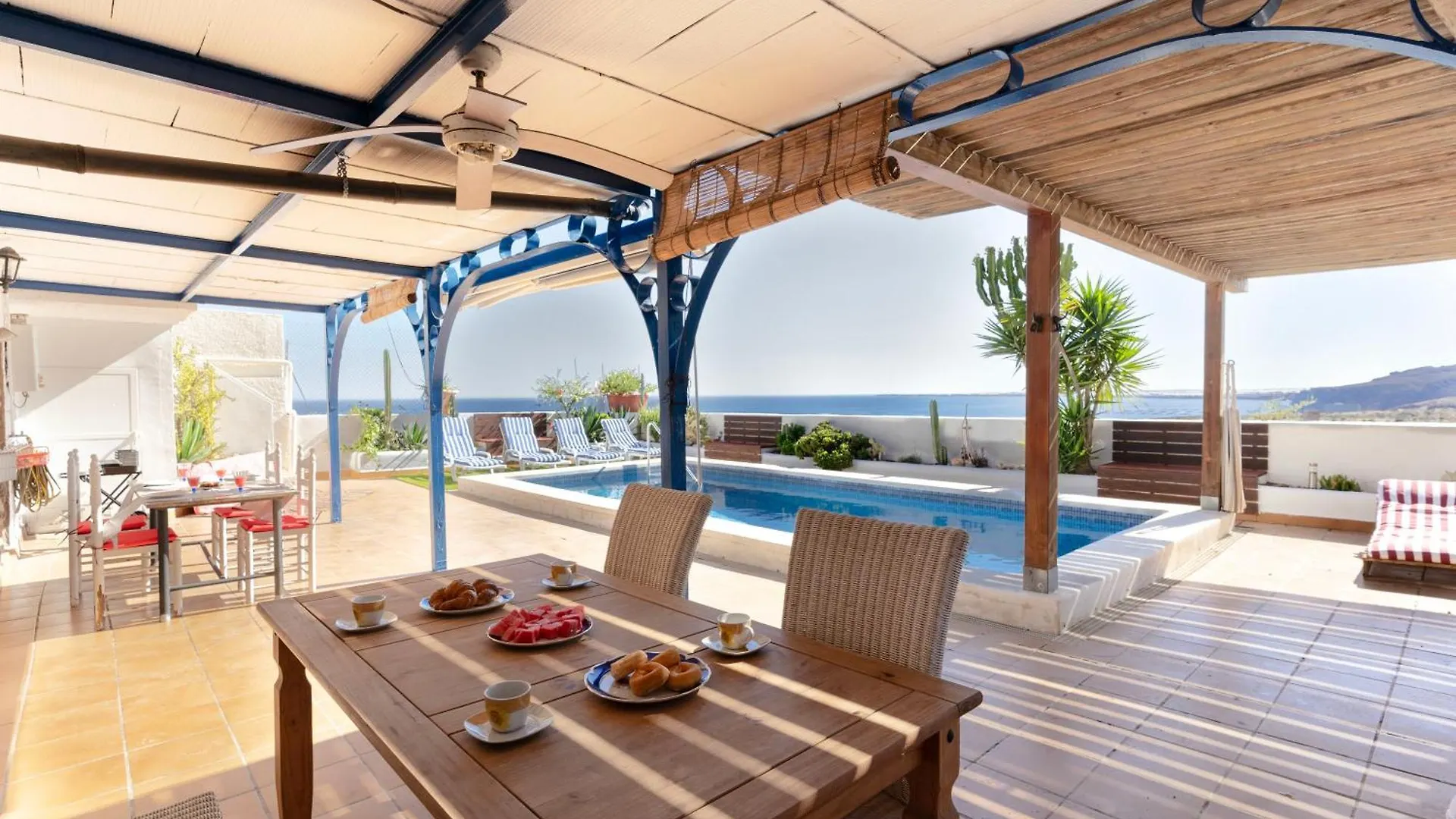阿尔梅里亚Blue House I Pool I Art I Bbq I Peace I Relax别墅 别墅 阿尔梅里亚
